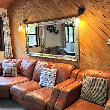 Goldcrest 3-Hot Tub-Woodland Lodges-Carmarthenshire-Tenby Екстер'єр фото