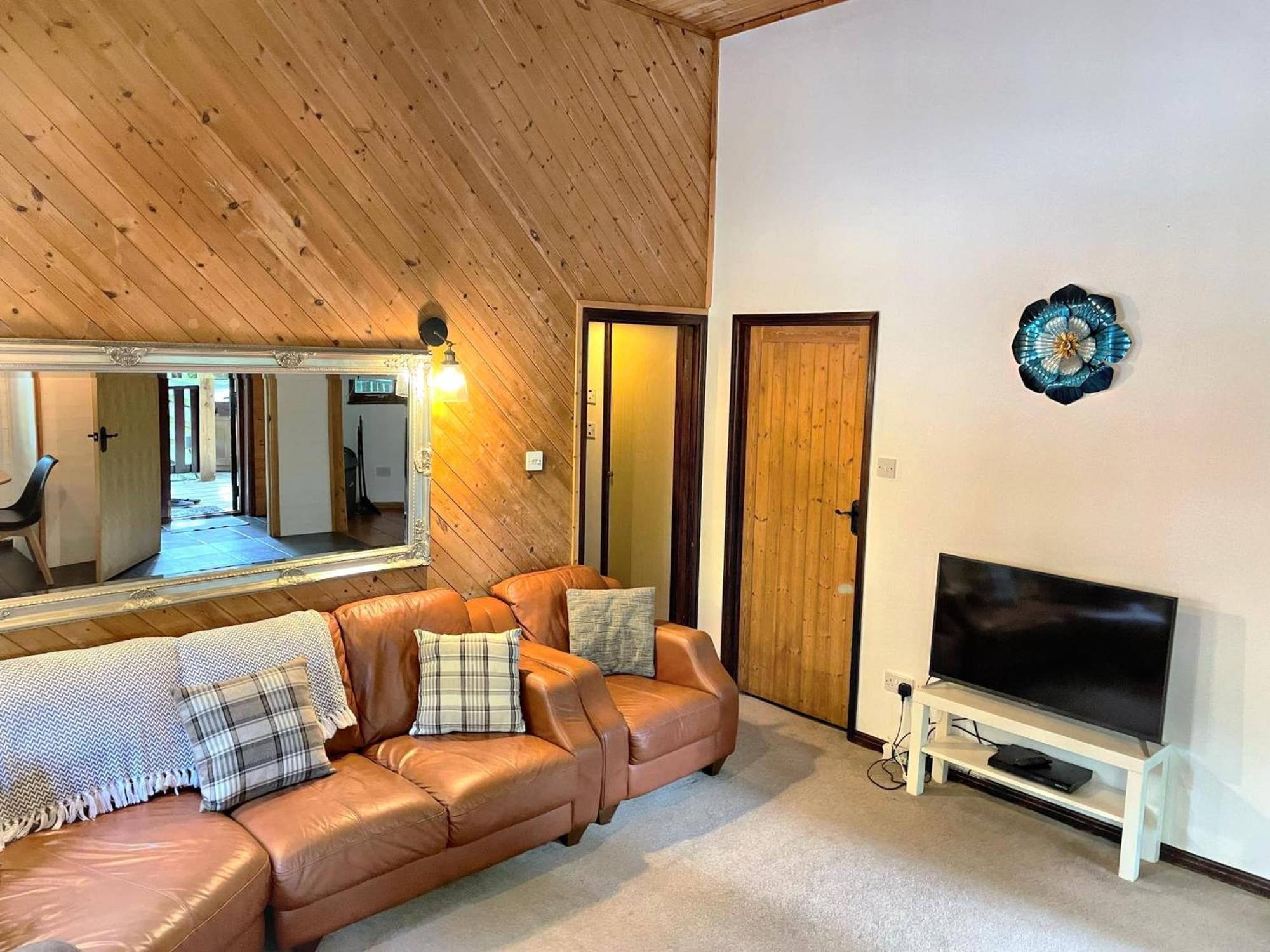 Goldcrest 3-Hot Tub-Woodland Lodges-Carmarthenshire-Tenby Екстер'єр фото