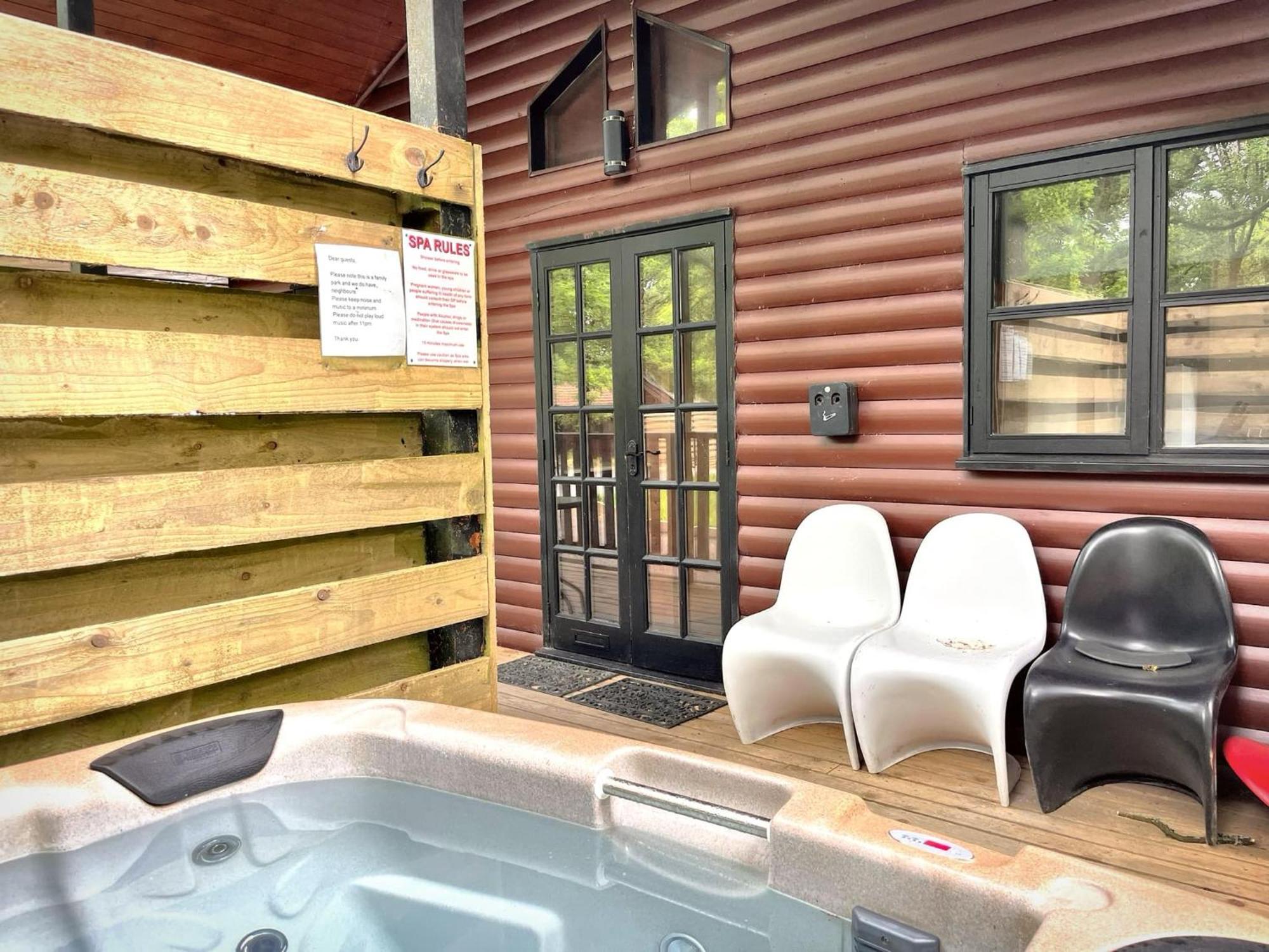 Goldcrest 3-Hot Tub-Woodland Lodges-Carmarthenshire-Tenby Екстер'єр фото
