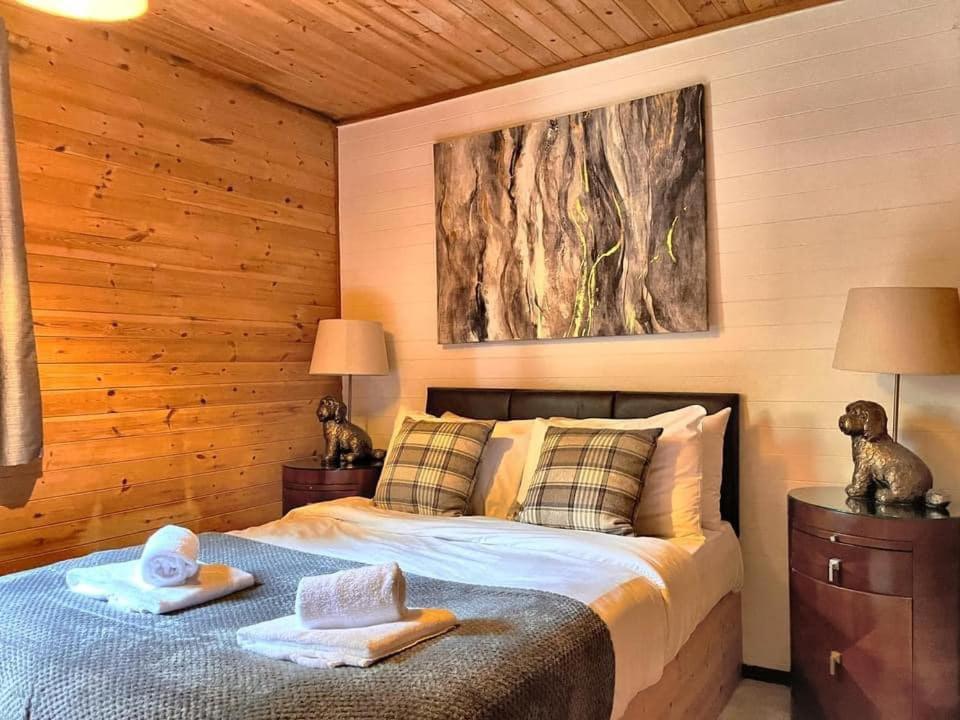 Goldcrest 3-Hot Tub-Woodland Lodges-Carmarthenshire-Tenby Екстер'єр фото